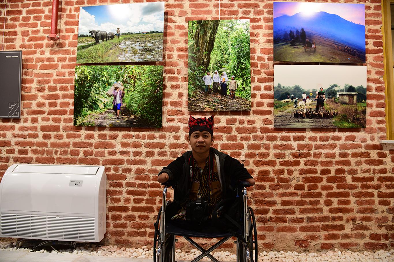 Engelleri aşarak dünyaca ünlü fotoğrafçı oldu Engelleri aşarak dünyaca ünlü fotoğrafçı oldu